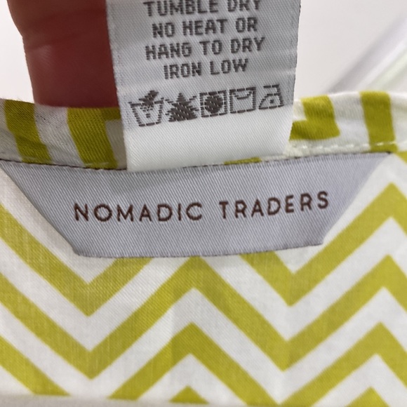 Nomadic Traders green and white chevron tunic with 3/4 sleeve, asymmetrical hem - Picture 4 of 12